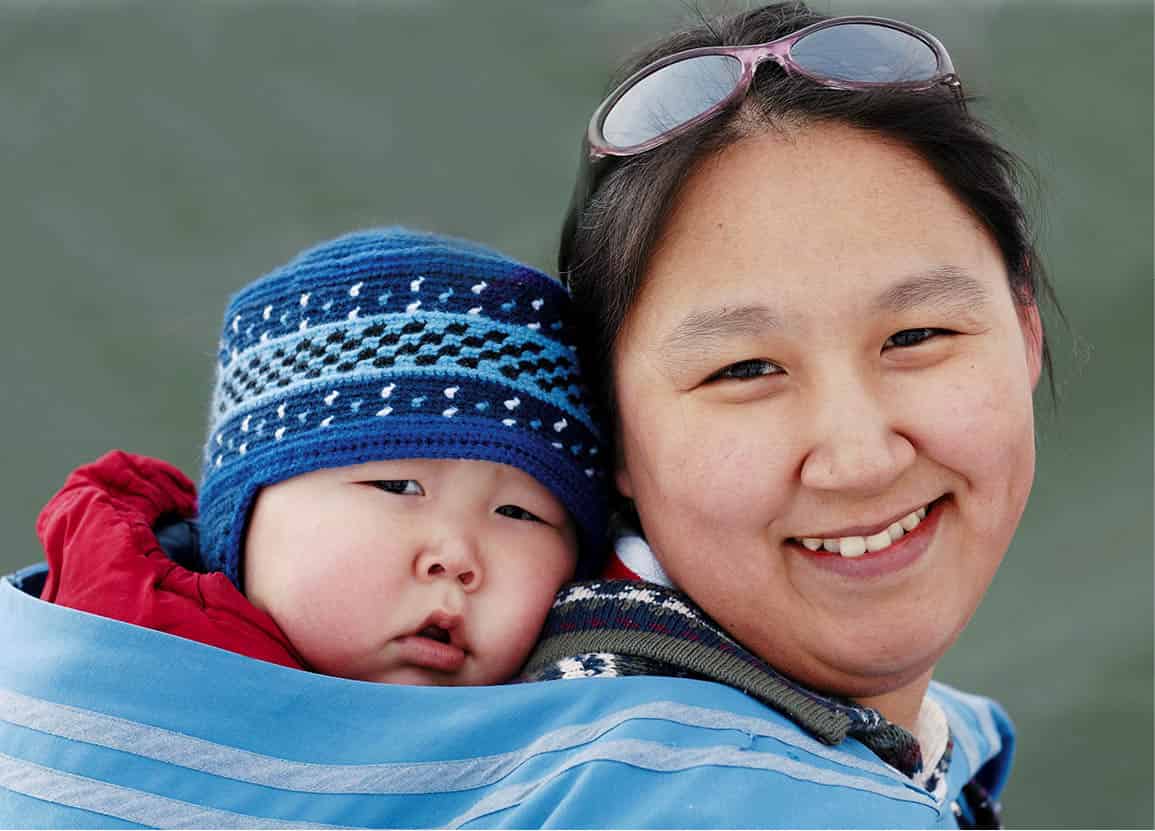 113_inuit_family_Canada_EC.jpg