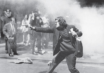 GAAG, Staged “Battle” Outside of MoMA, May 2, 1970 (photograph by Jan van Raay, copyright Jan van Raay)