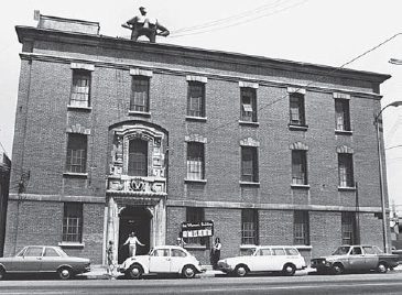 Exterior of Woman’s Building—Spring Street location with Kate Millett’s Naked Lady sculpture on the roof, ca. 1980 (photograph by Mary McNally, image ID# wb 3051, Woman’s Building Image Archive, Otis College of Art and Design)