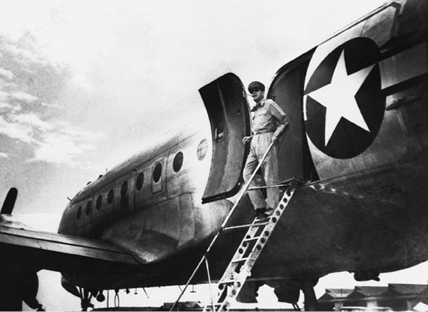 P-83--MacArthur%20arrives%20in%20Japan%208-30-1945.tif