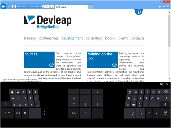 The software keyboard in the split mode.