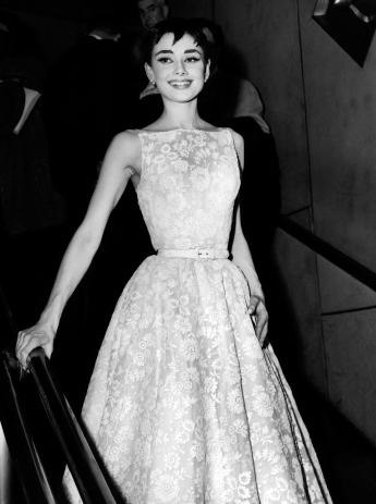 Arriving solo, on March 25, 1954, for the 1953 Oscar ceremonies...