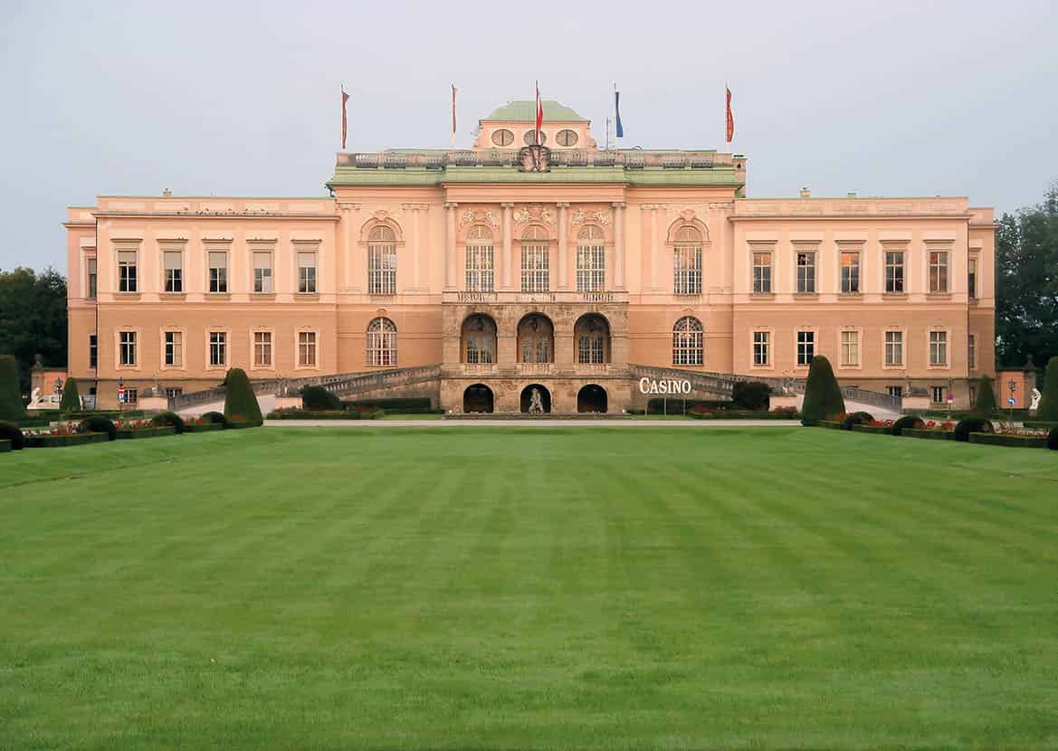 Schloss_Klessheim_Salzburg_EC.jpg