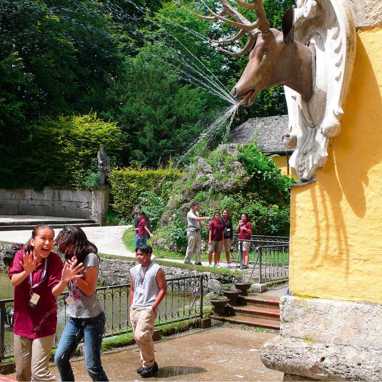 Trick_fountain_4-_Helbrun_Salzburg_EC.jpg