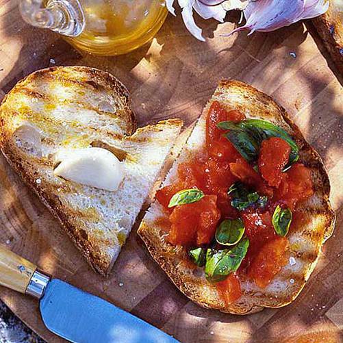 Geröstetes Brot mit Tomaten