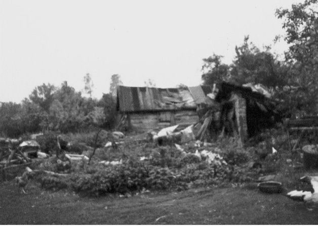 23_ruins_of_barn.tif