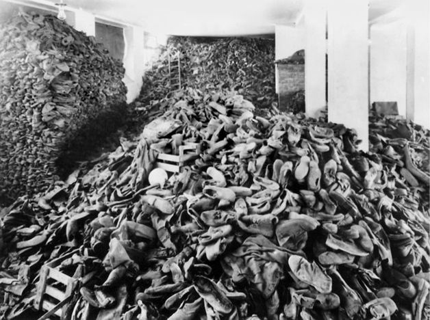 30_pile_of_shoes_Au._arch.tif