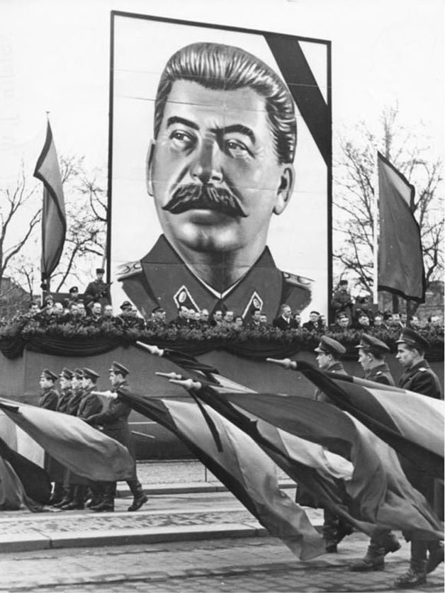 Ch_6_001_Stalin-Funeral.jpg