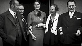 Albert Göring, Olga Rigele, Ilse Göring, Paula Hueber und Hermann Göring stehen nebeneinander aufgereiht.