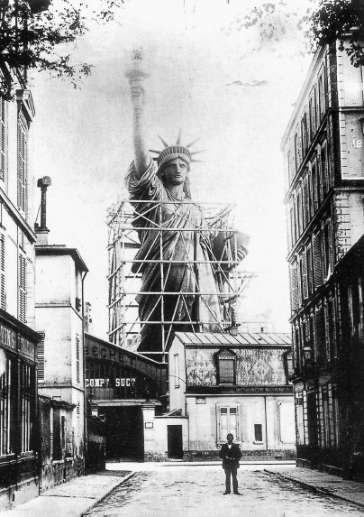 39. La Liberté éclairant le monde (Liberty enlightening the world), under construction at the workshop of Frédéric-Auguste Bartholdi in Paris before it was erected in New York Harbor in 1886. (AUTHOR’S PRIVATE COLLECTION)