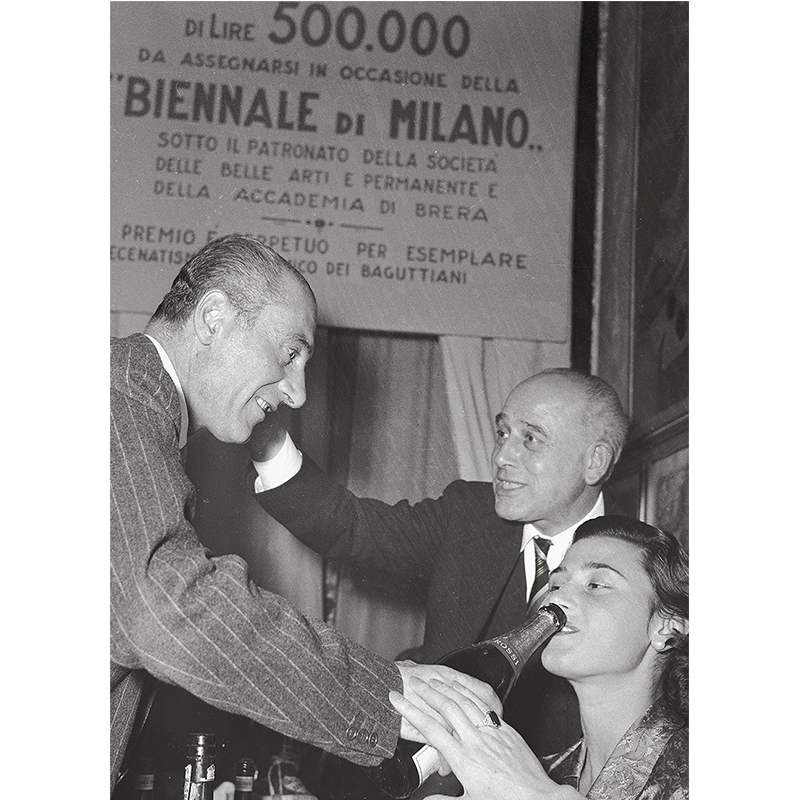 1957, Milano, premio Bagutta (Archivio Toscani/Gestione Archivi Alinari).