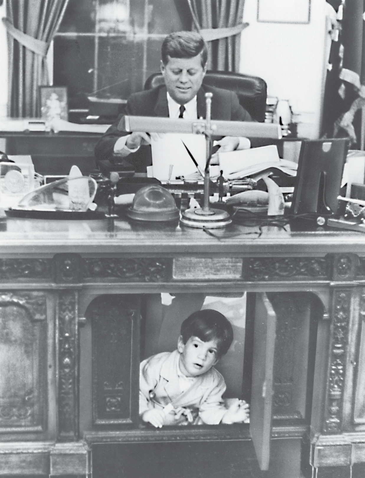 President John F. Kennedy and his son, John Jr. (AP-PHOTO/LOOK MAGAZINE) 1963