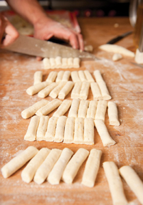 Cutting rolled gnocchi