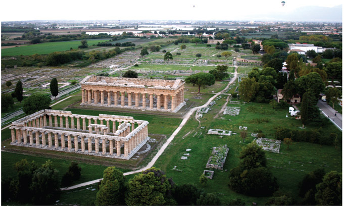 Figure 4.5. Paestum, aerial view of the temples from aerostatic balloon. Di V alfano–Opera propria, CC BY-SA 3.0, https://commons.wikimedia.org/w/index.php?curid=21788866