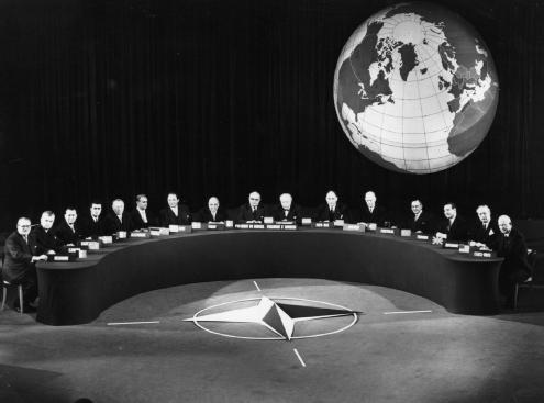 Conferenza dei Paesi membri della NATO a Parigi, 19 dicembre 1957