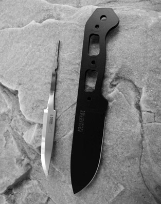 Rat Tail Tang (left) and Full Tang Blade (right)