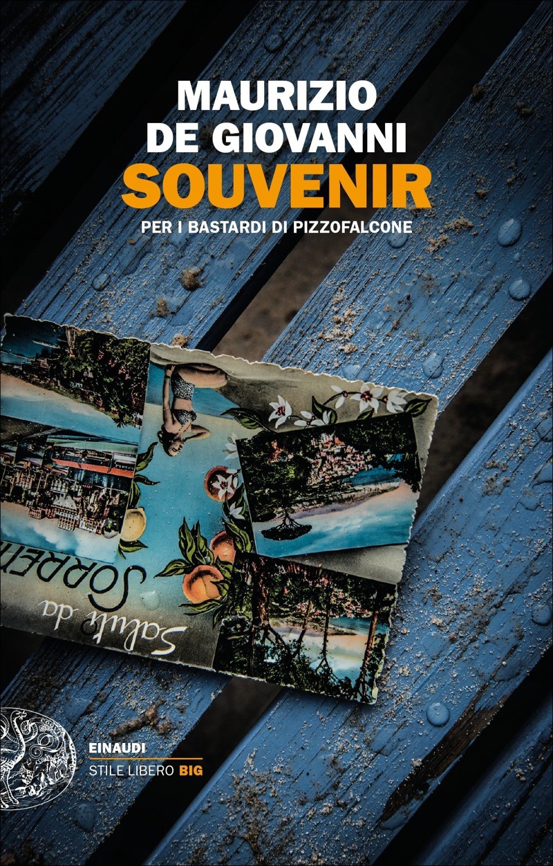 Copertina. «Souvenir» di Maurizio de Giovanni