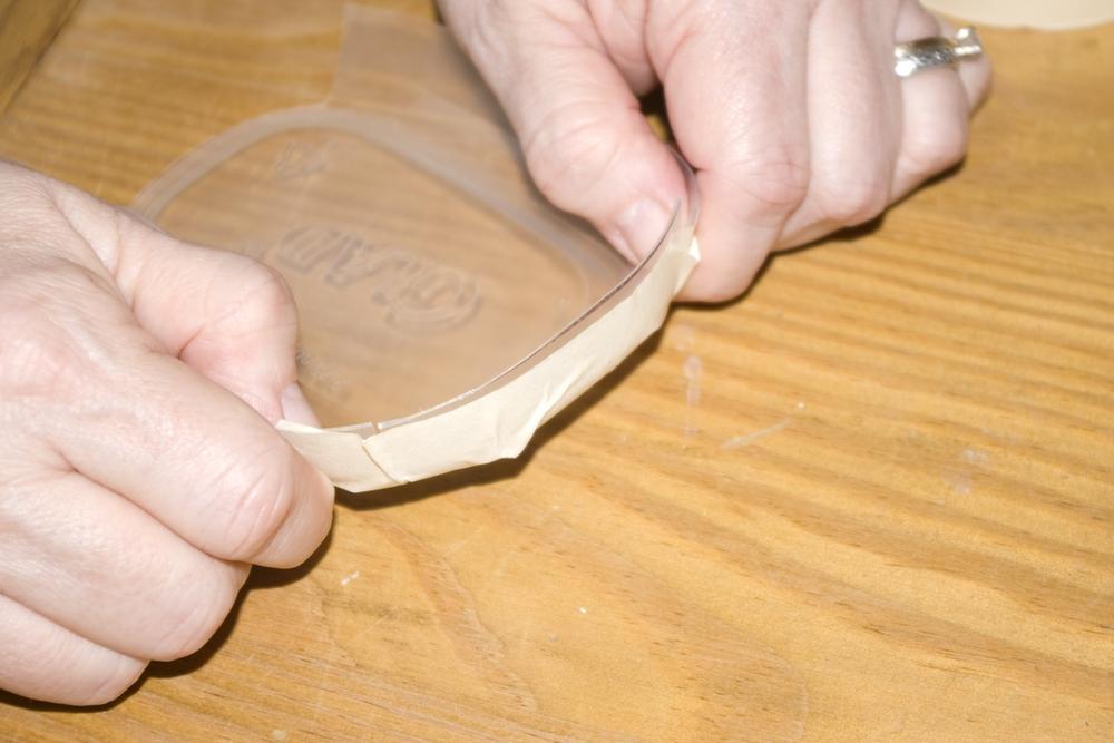 Taping the ends of the gel casting tray into place