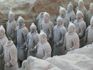 4c Terracotta Warrior Qin ArmÇe de terre cuite fouille du tombeau de l'empereur_Qin,_Xi'an.jpg