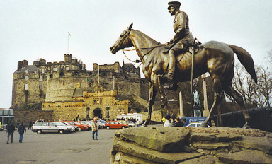 12 c Earl_Haig_Statue,_Edinburgh_Castle_Esplanade._-_geograph.org.uk_-_156958.jpg