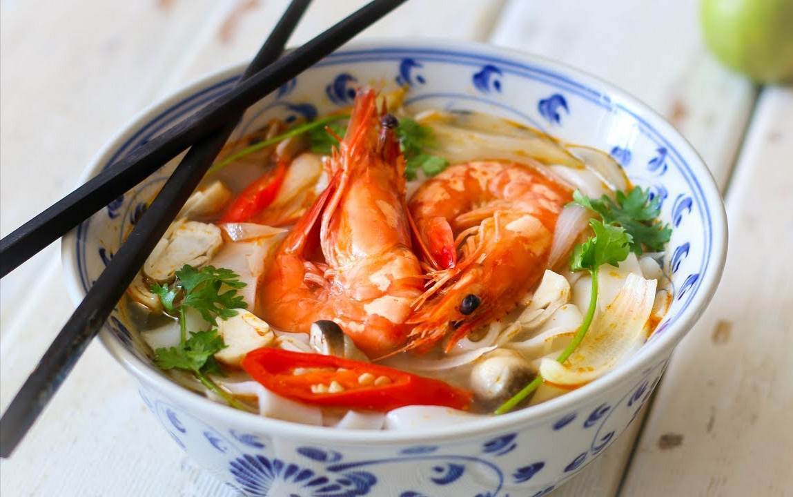 TOM YUM PHO - YouTube