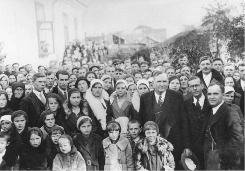 BZ-Zellner father with Polish crowd.tif