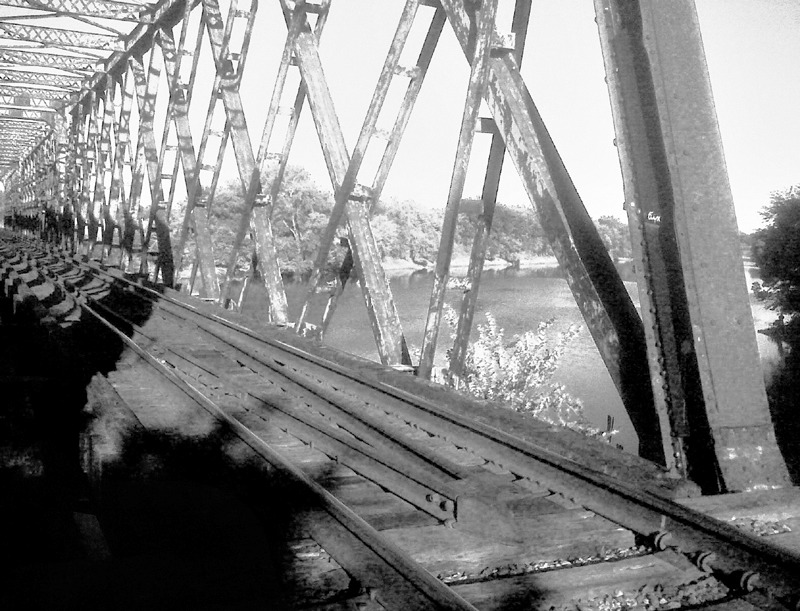 Ponte ferroviario sul Big Blue River.