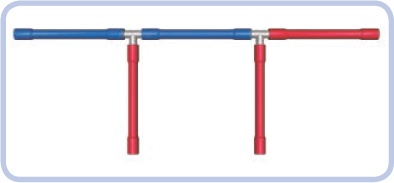 Two T-pieces allow a single hose (blue) to branch into three individual hoses (red).