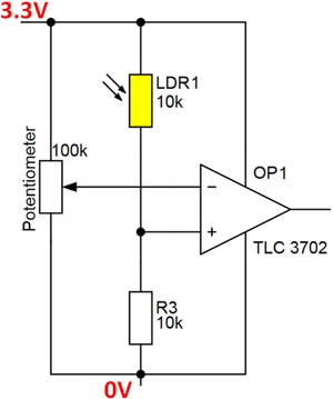 Der variable Spannungsteiler ist mit dem invertierenden Eingang verbunden