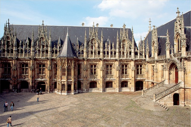 L’ancien parlement de Normandie, aujourd’hui palais de justice de Rouen.