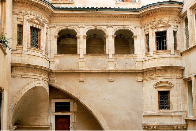 L’hôtel Bullioud (Lyon, rue de la Juiverie).