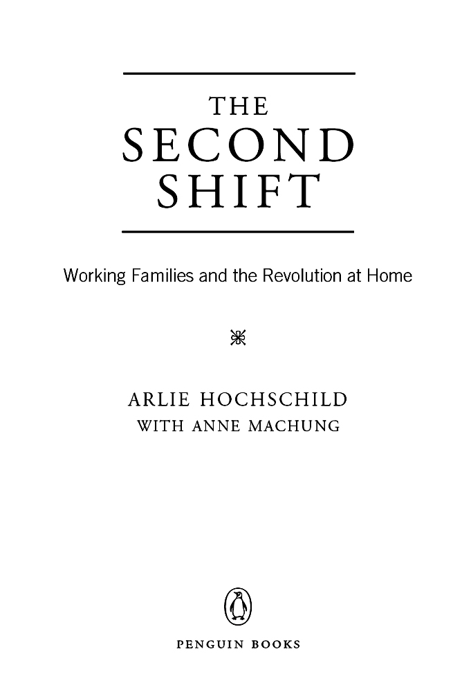 Cover image for The Second Shift: Working Families and the Revolution at Home