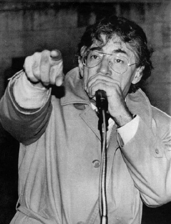 Figura 1. Umberto Bossi, Manifestazione della Lega Nord, novembre 1993 (ANSA).