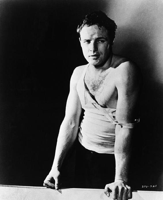 Figura 4. Marlon Brando in Un tram che si chiama desiderio, 1951 (Bettmann/Corbis).