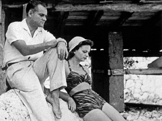 Elsa e Alberto durante una vacanza a Capri nel 1948.