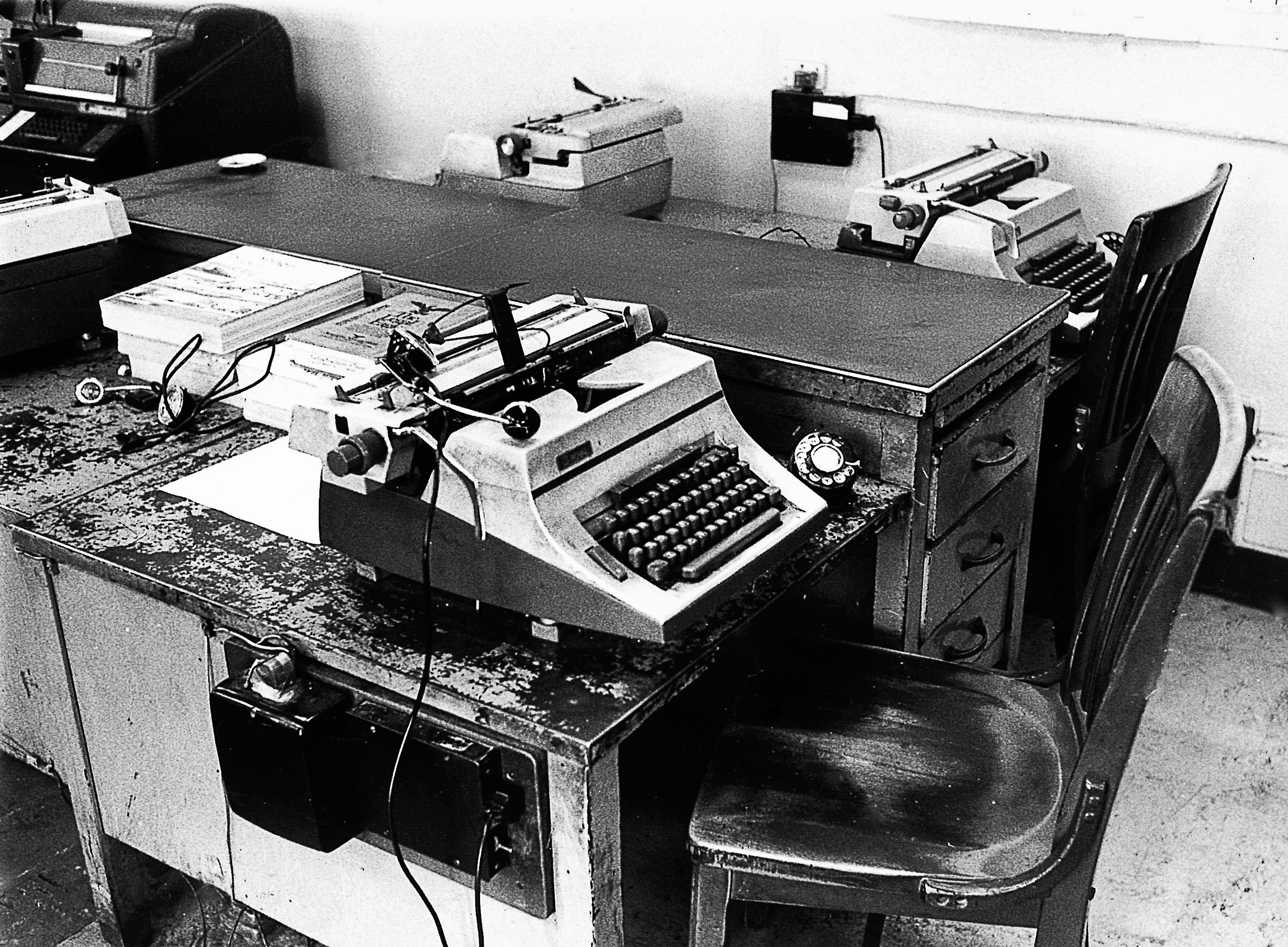 The grungy desks at the City News Bureau of Chicago, circa 1960