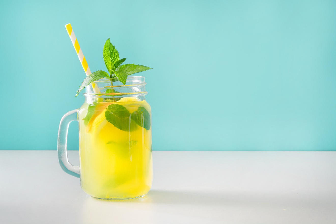 C:\Users\Khun Nat\Downloads\lemonade-mason-jar-with-lemon-mint-blue-copy-space.jpg