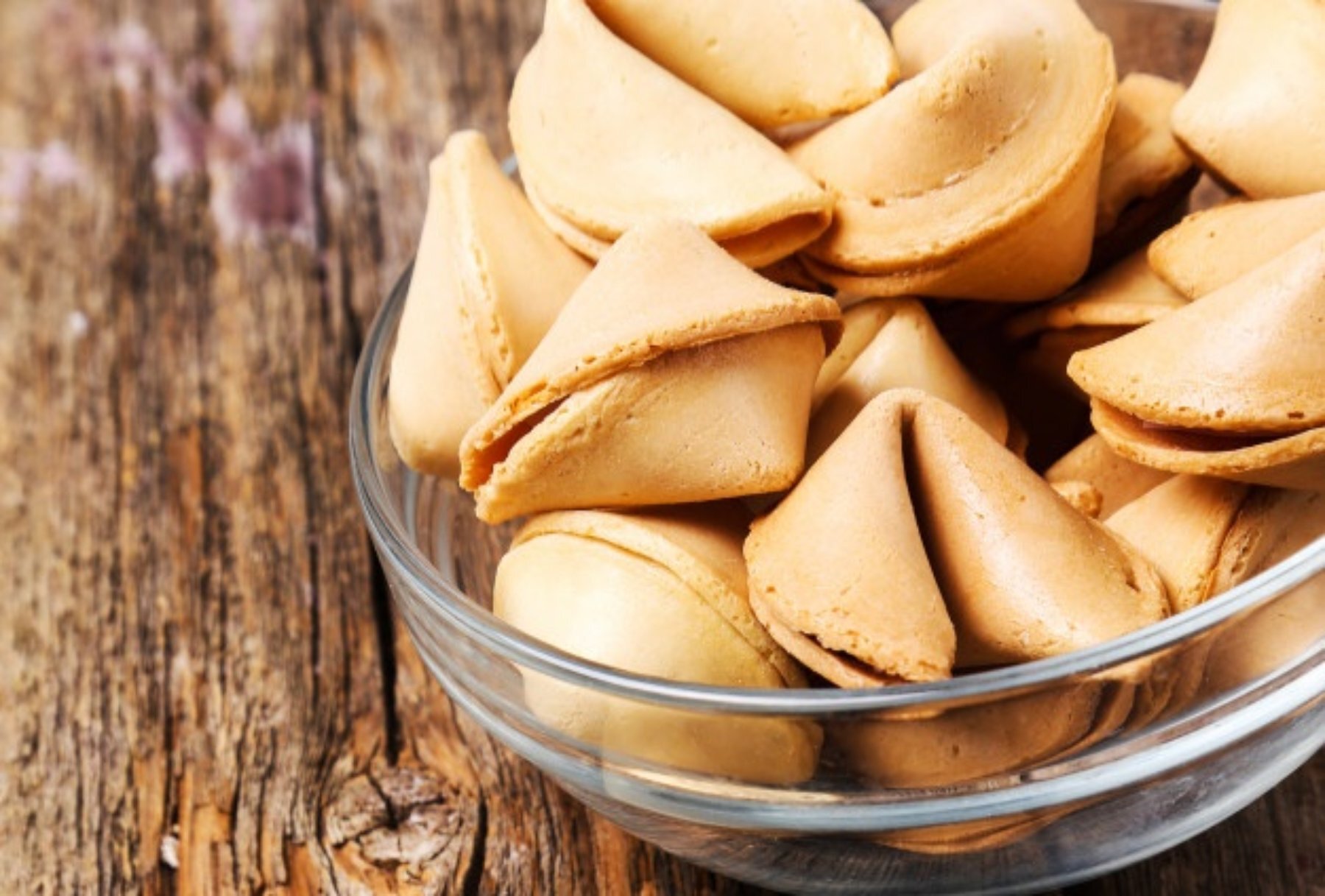 Fortune cookies in a bowl Free Photo