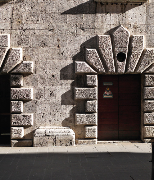 Palazzo del Popolo, west façade by Cola dell’Amatrice.