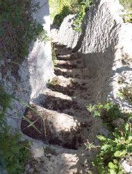 Steps to the Cava degli Pipistrelli.