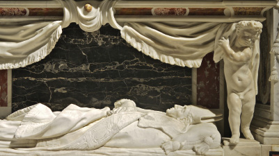 Cathedral: tomb of Bishop Bernardò dei Cariñeni.