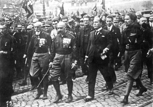 9. La marcia su Roma di Benito Mussolini, 28 ottobre 1922, fotografia.