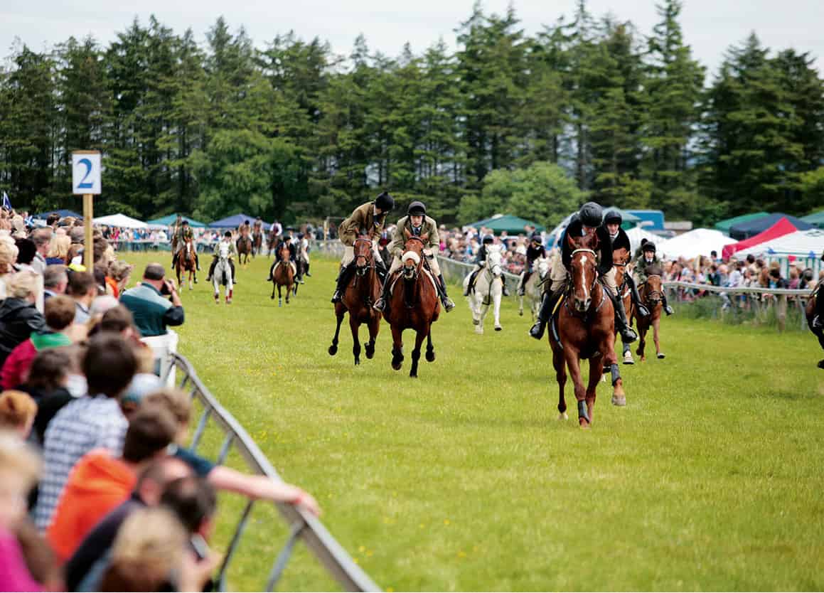 INSIGHT_GUIDES_BORDERS_COMMON_RIDING_HAWICK1_Scotland_EC.jpg