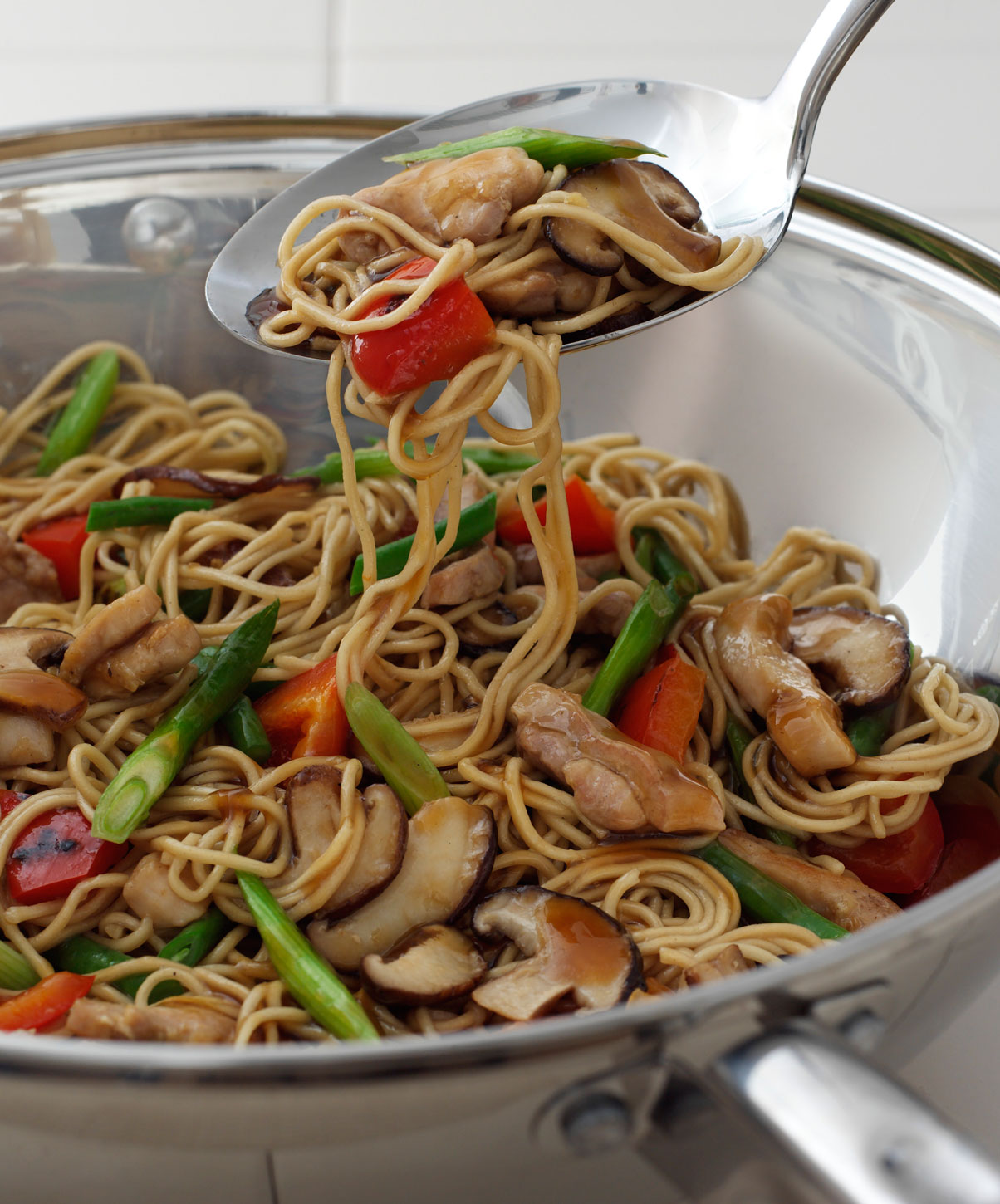 bowl of chicken chow mein 