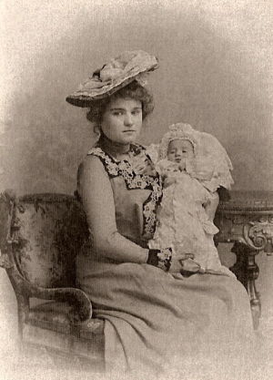 Otilie Dvořáková se synem Josefem - Foto: Dílo a osobnost Antonína Dvořáka