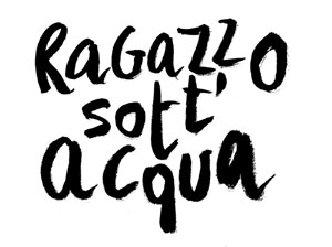 Ragazzo sott'acqua