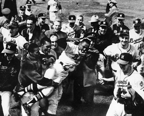 Henry Aaron’s 109th career home run clinched Milwaukee’s first National League pennant. (COURTESY OF MIKE RODELL)