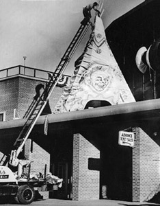 As County Stadium prepared to host its first World Series, a workman high atop an extension ladder put the finishing touches on a tepee of heroic proportions. (DAVID KLUG COLLECTION)