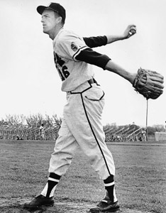 Carlton Willey hurled a shutout in his first big-league start, finished the season with a 2.70 ERA, and was selected by the Sporting News as its 1958 National League Rookie of the Year. (DAVID KLUG COLLECTION)