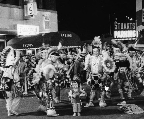 A pep rally was held in front of Milwaukee’s Schroeder Hotel before the start of the 1958 World Series. (MILWAUKEE JOURNAL SENTINEL)